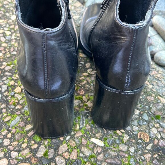 Via Spiga Boots Black Leather Ankle Booties Block Heels Size 6.5 M - Picture 11 of 13